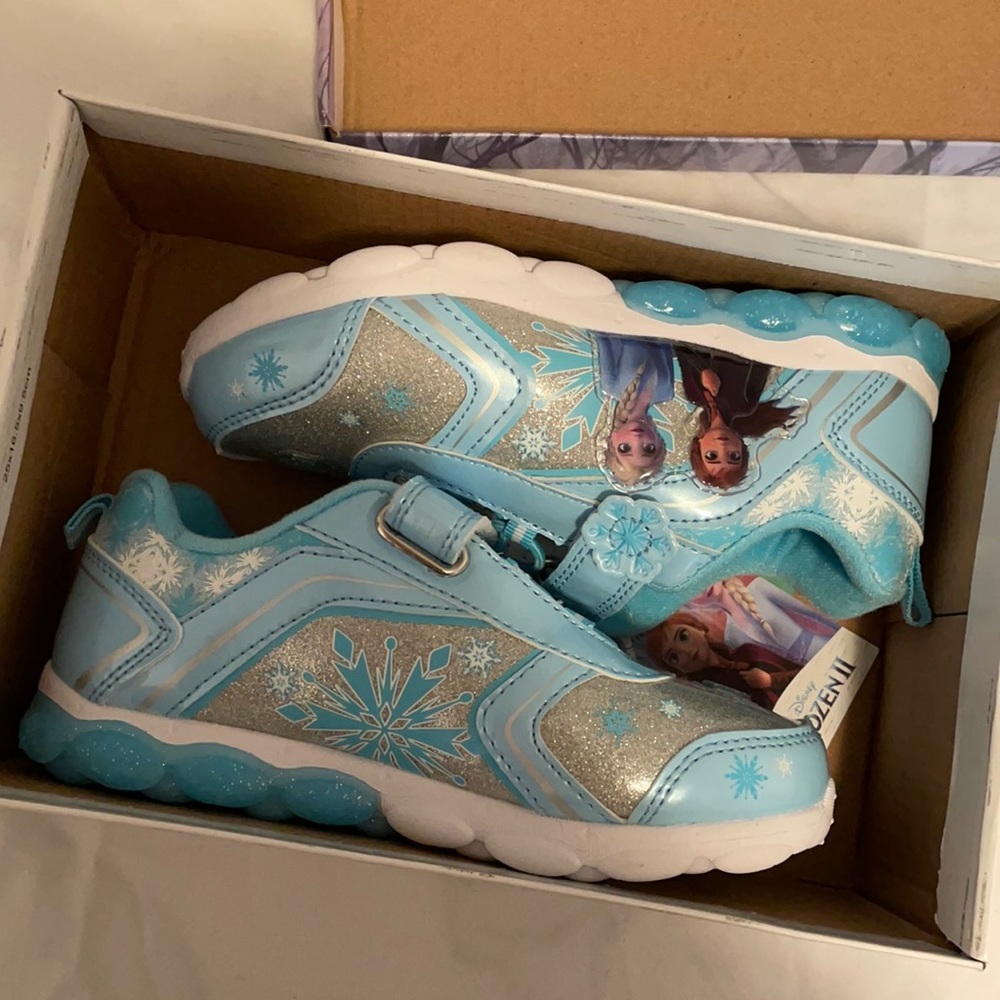 Disney — Frozen 2 light up sneakers